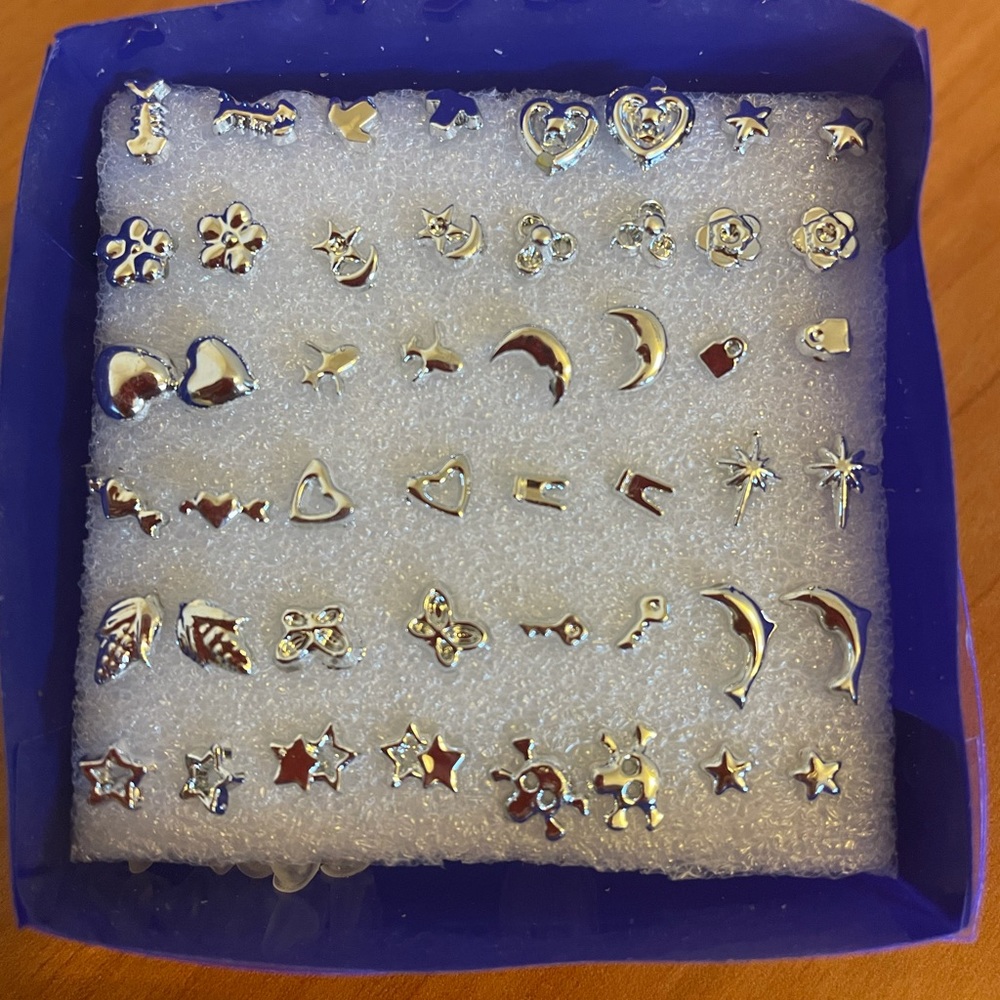 24 pairs fashion earrings